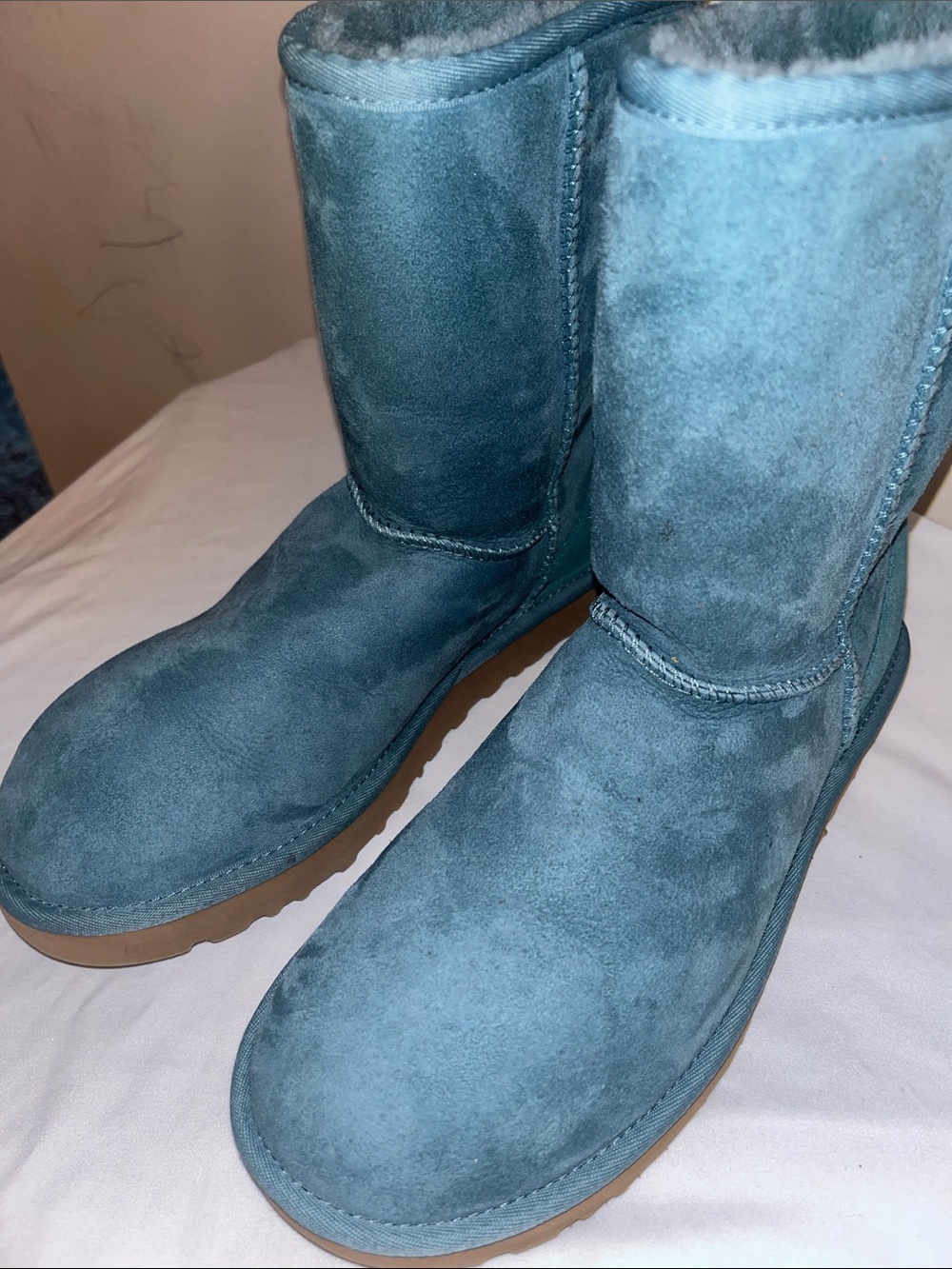 UGG Classic Short Boot in Teal Blue Suede 9  ( Like New)
